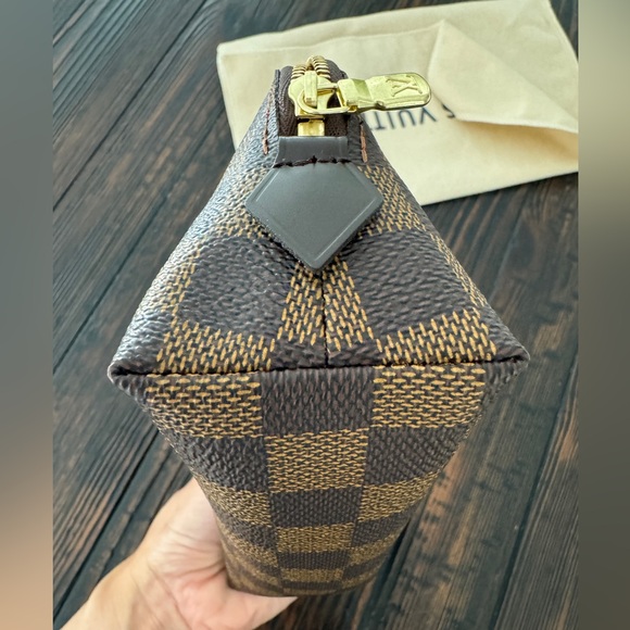 Authentic Louis Vuitton Damier Ebene Cosmetic Pouch in Like New Condition - Picture 7 of 16